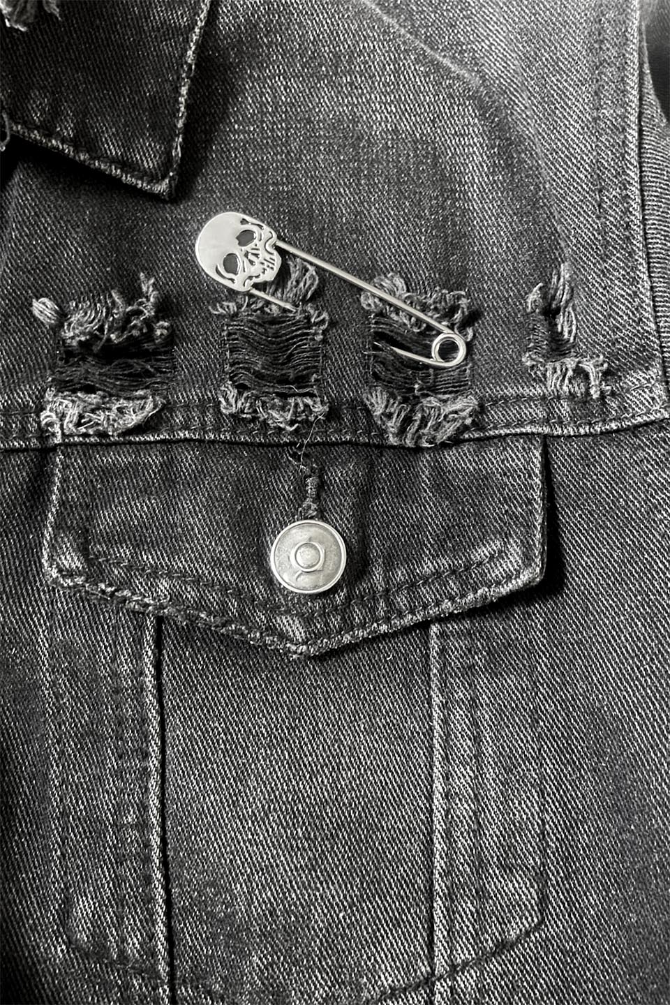 Lip Service Chrome and Black Enamel Skull Kilt Safety Pin - Image 2