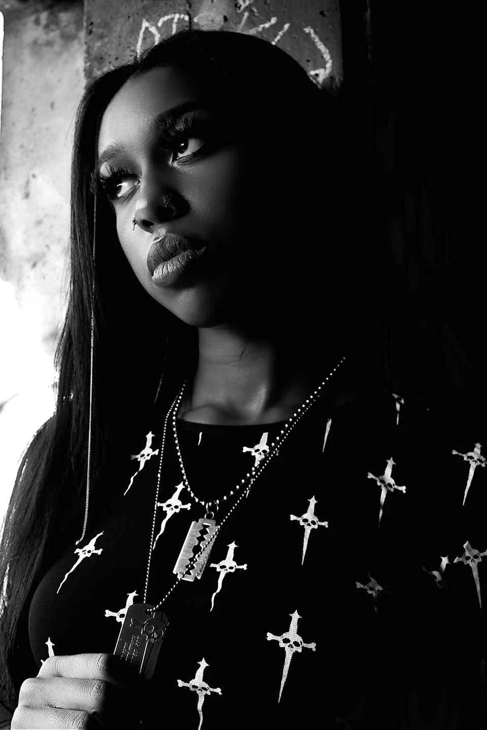 Lip Service Razor Blade Necklace - Image 4